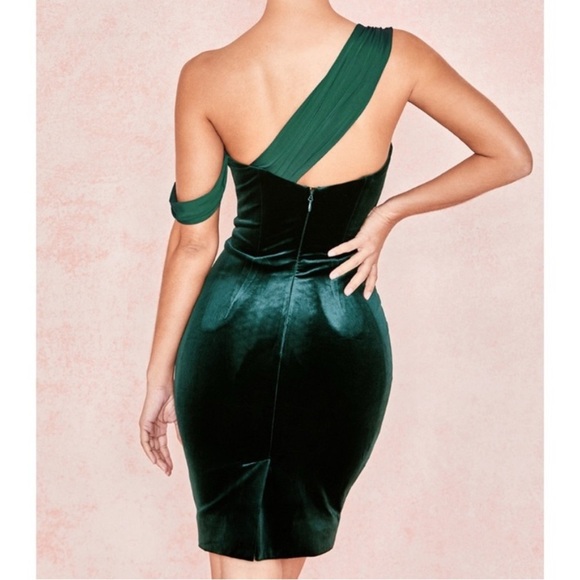 HOUSE OF CB eleanora mini velvet dress - Picture 2 of 7